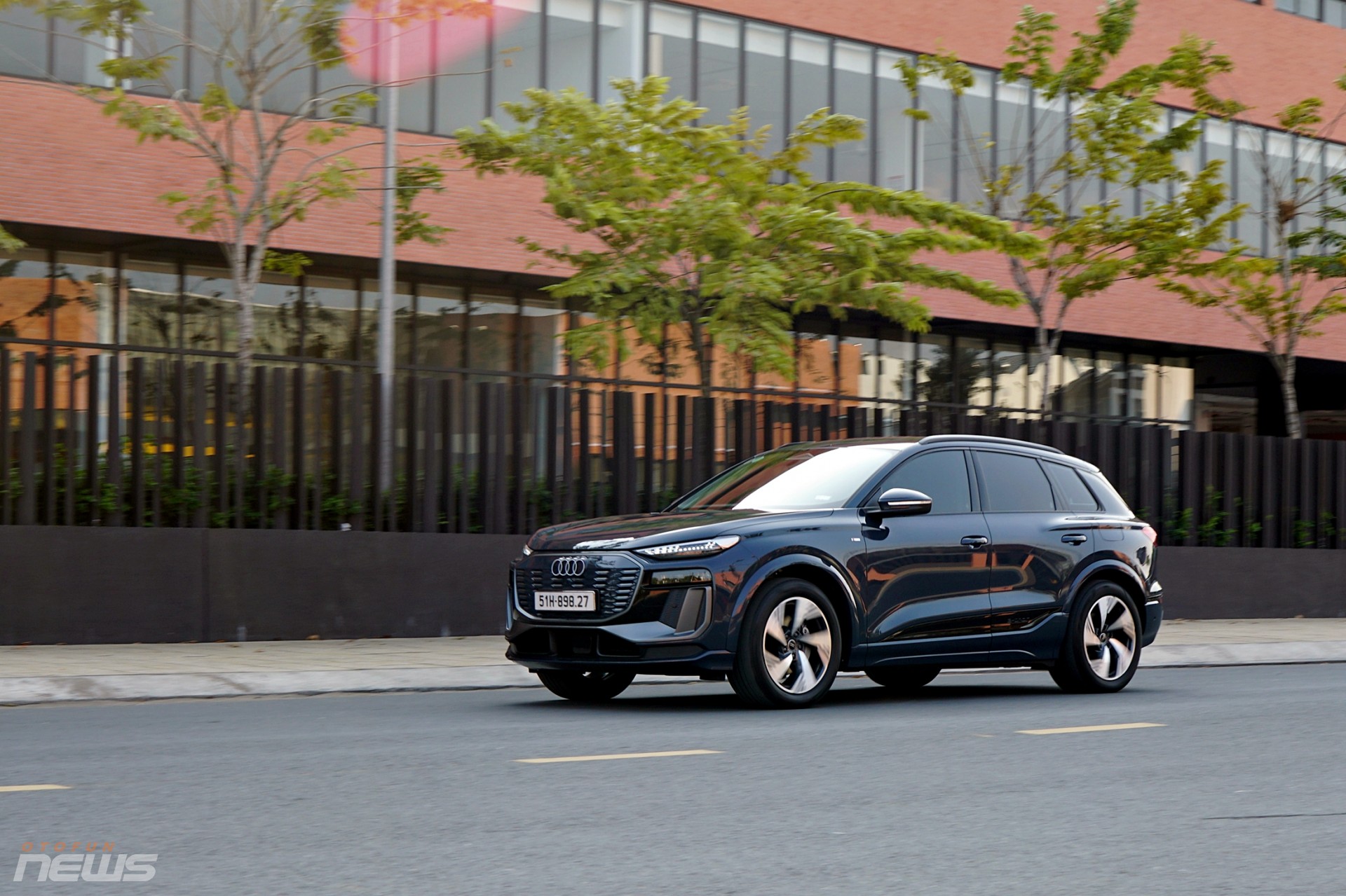 Cận cảnh Audi Q6 e tron giá 3,19 tỷ đồng