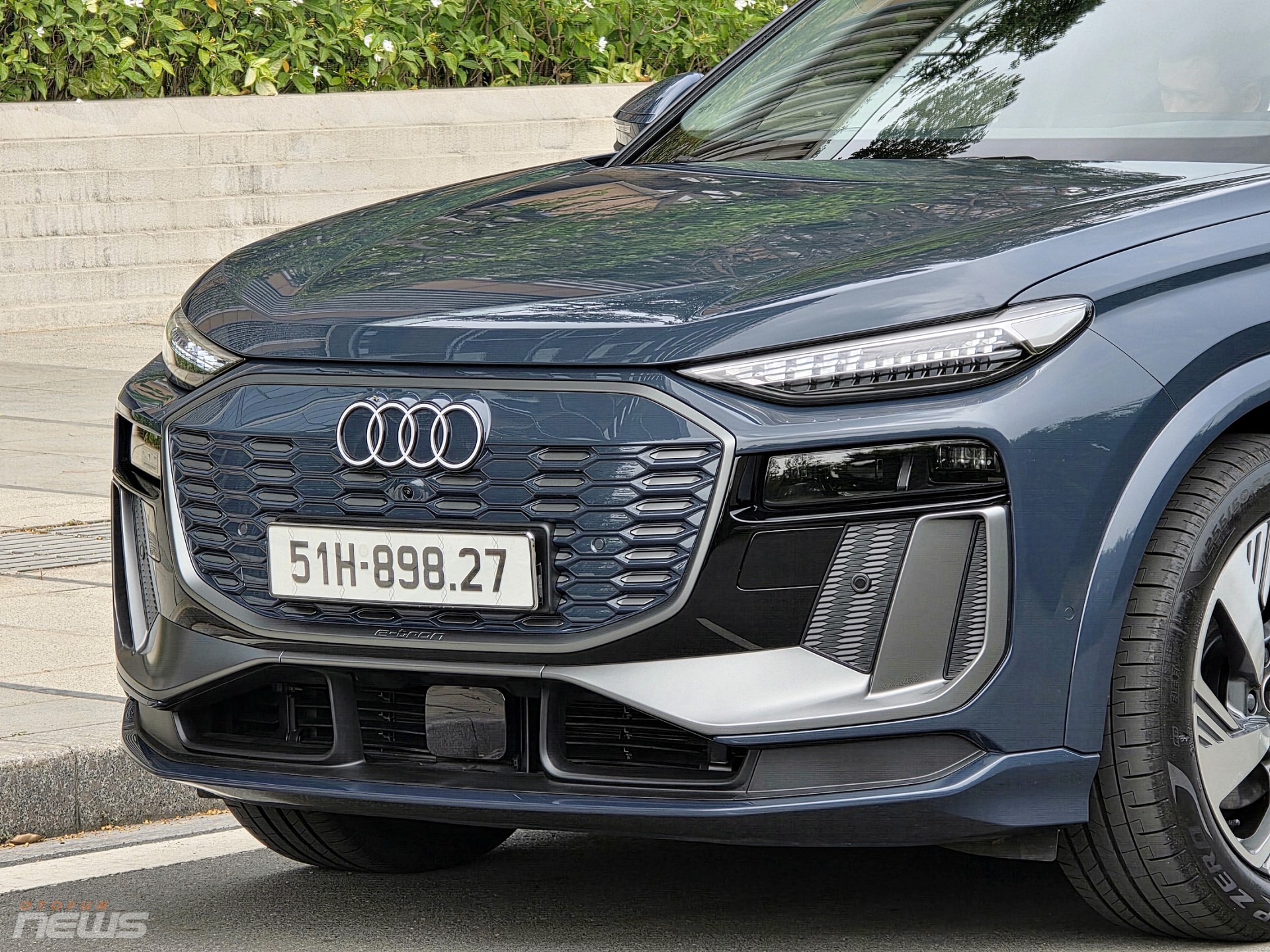 Cận cảnh Audi Q6 e tron giá 3,19 tỷ đồng