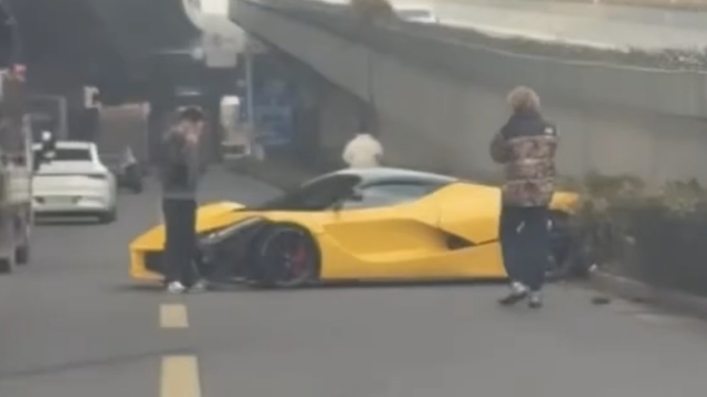 Từng bị tai nạn năm 2015 và sửa hơn triệu đô, chiếc Ferrari LaFerrari này lại mới "vỡ đầu gãy bánh"
