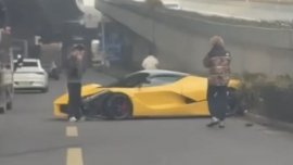 Từng bị tai nạn năm 2015 và sửa hơn triệu đô, chiếc Ferrari LaFerrari này lại mới "vỡ đầu gãy bánh"