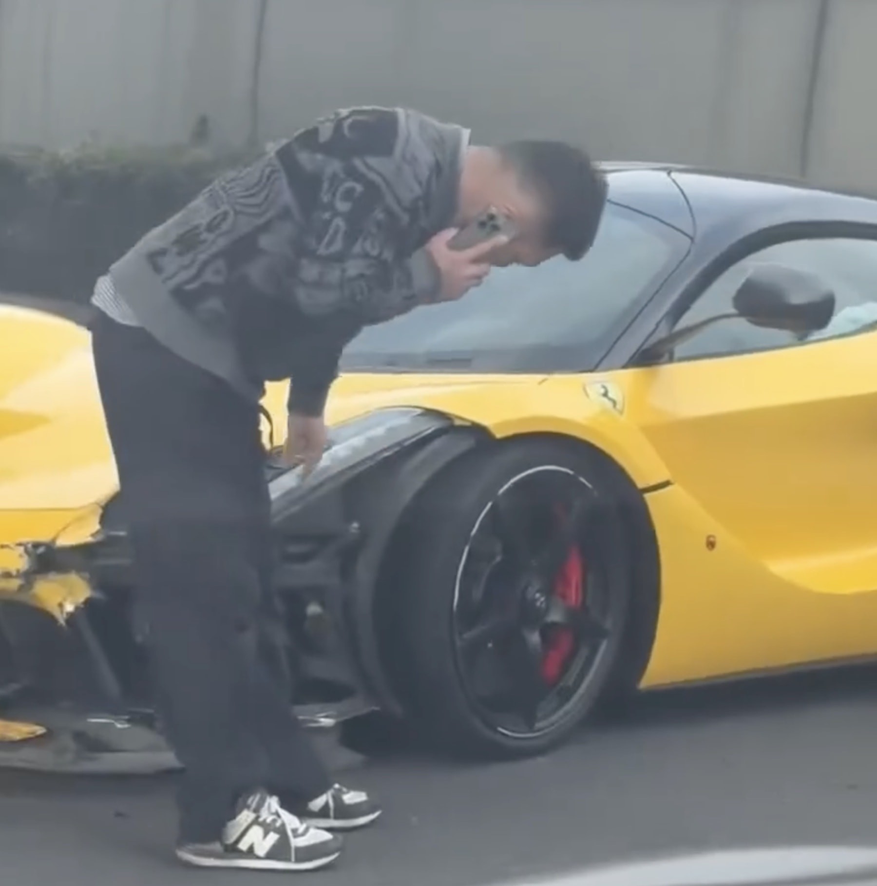 Từng bị tai nạn năm 2015 và sửa hơn triệu đô, chiếc Ferrari LaFerrari này lại mới 