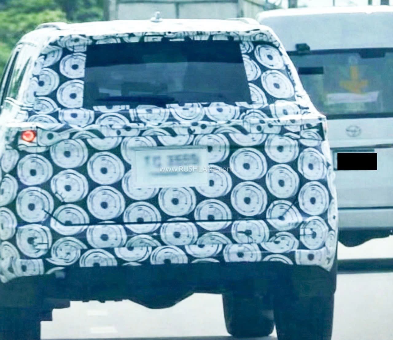 Toyota Fortuner 2026 lộ ảnh chạy thử, thiết kế vuông vức lột xác, giống Hilux mới