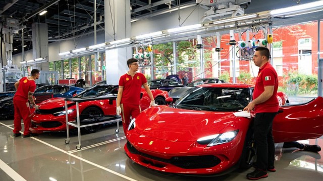 Nhờ thành công năm 2025, mỗi nhân viên Ferrari bỏ túi khoản thưởng tới 455 triệu đồng