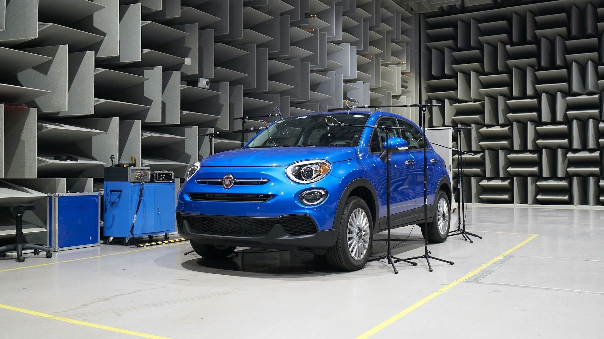 Băng giá, nắng nóng và đường thử khắc nghiệt: Cách các hãng phát triển xe mới