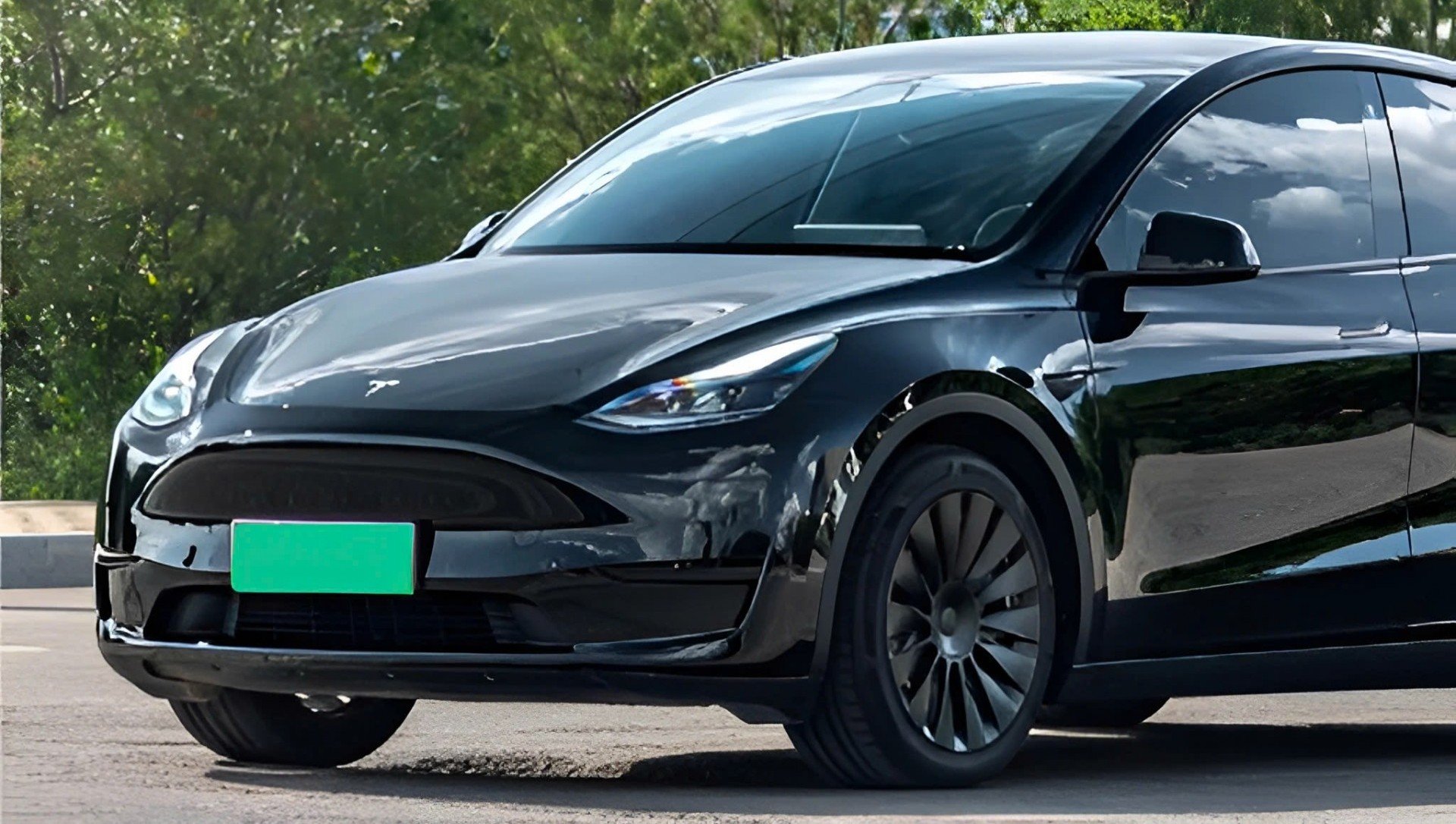 Xe điện hết pin trên đường cao tốc dù trước đó báo còn đi được 72 km