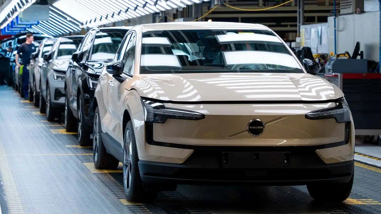 Triệu hồi 40.000 xe điện Volvo EX30 vì lỗi bộ pin có thể bốc cháy