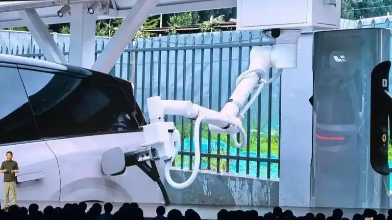 Li Auto là một trong những công ty phát triển hệ thống robot sạc tự động