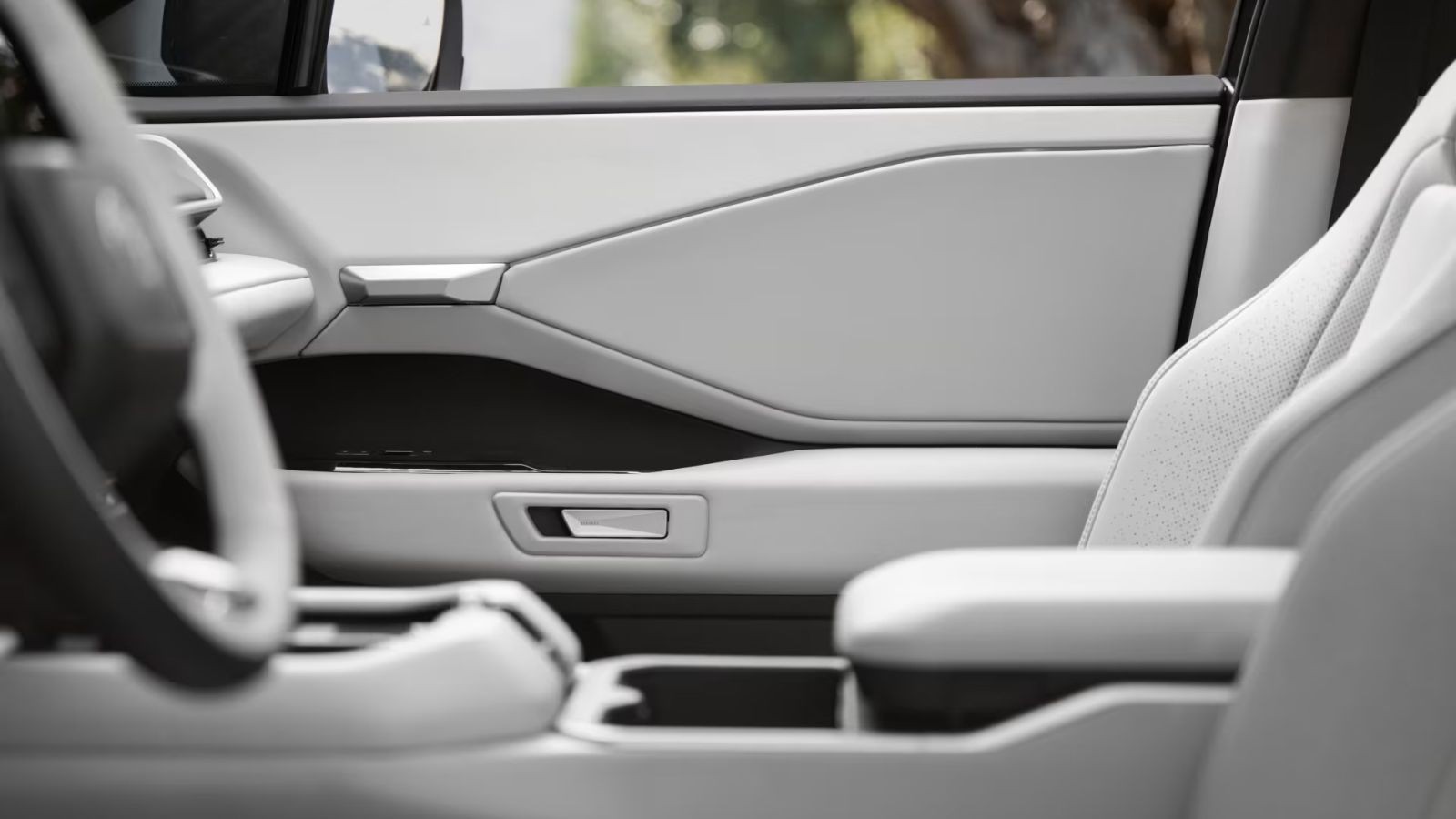 Tay nắm cửa điện tử Highlander EV có lẫy ẩn