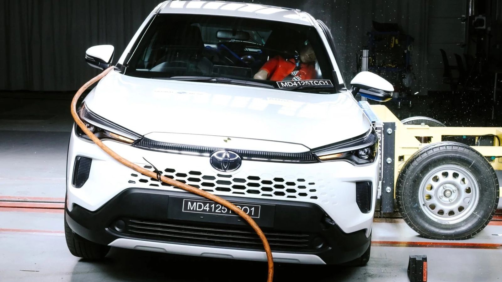 Thiếu túi khí rèm, Toyota Corolla Cross bị hạ điểm an toàn