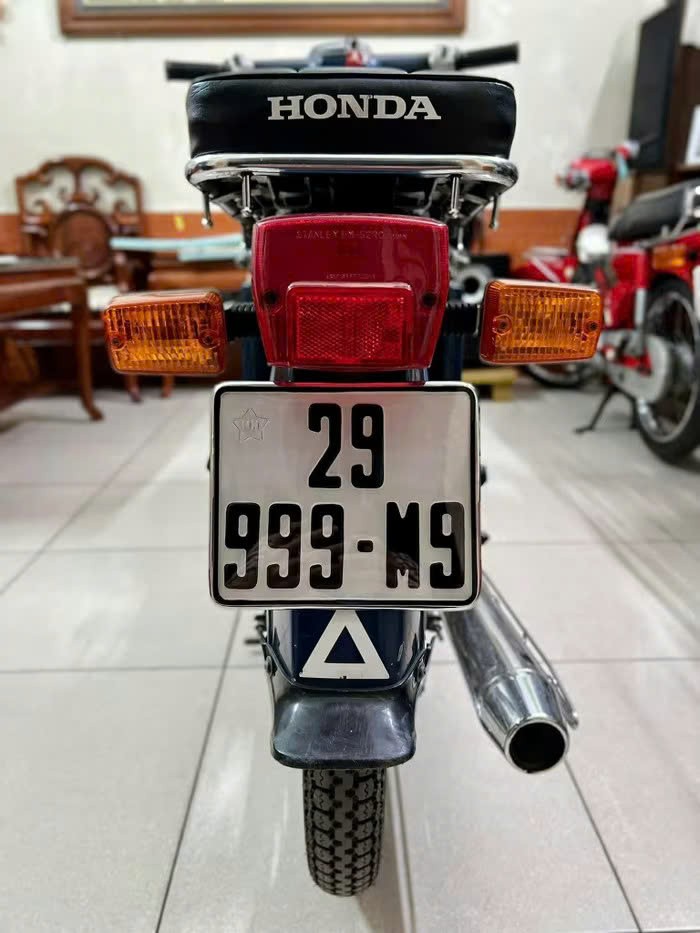 Honda Cub 82 biển 3 số 9, trả 150 triệu chủ không bán