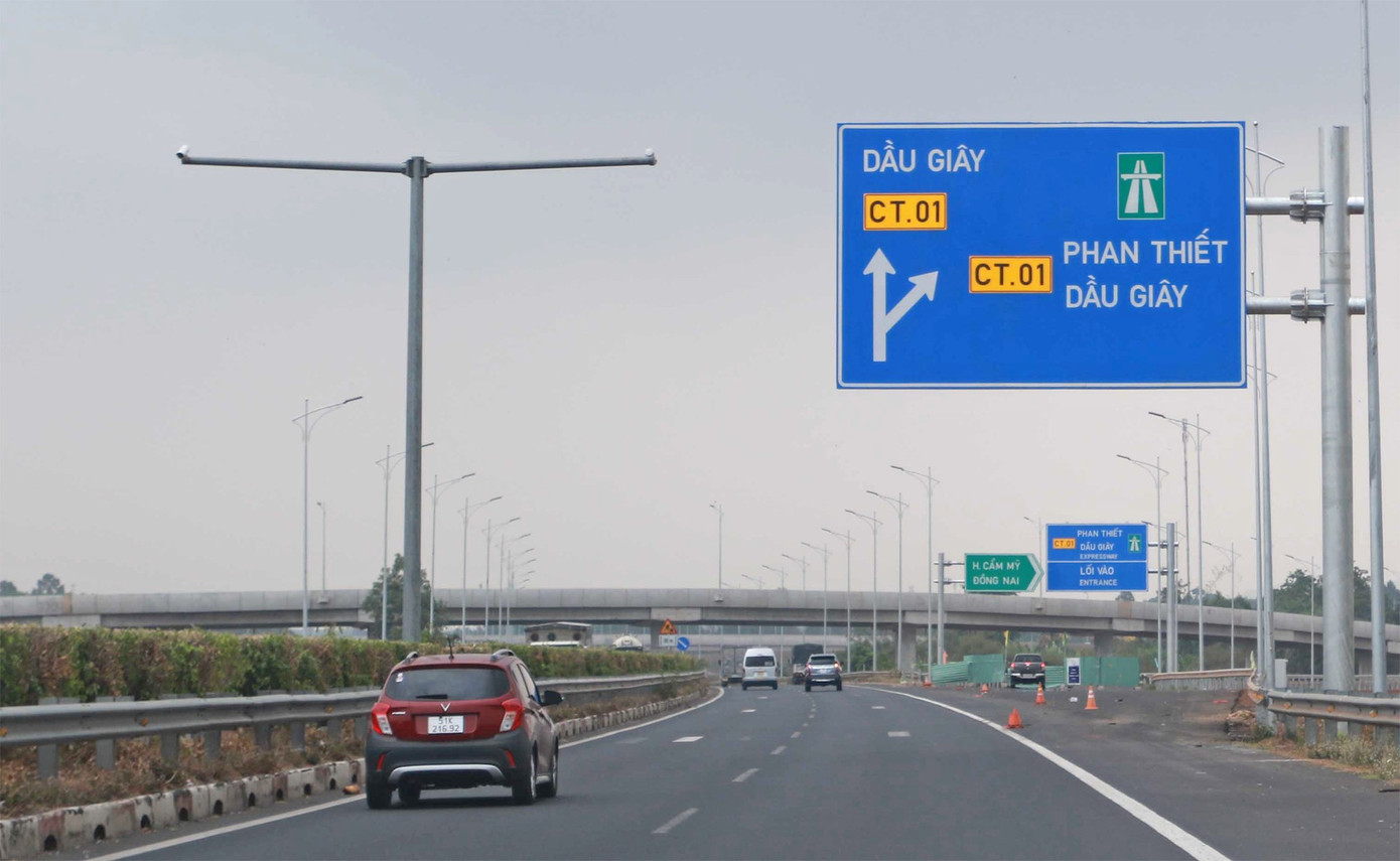 Thu phí cao tốc Bắc - Nam áp dụng từ 2/3/2026, mức giá thấp nhất là 900 đồng/km