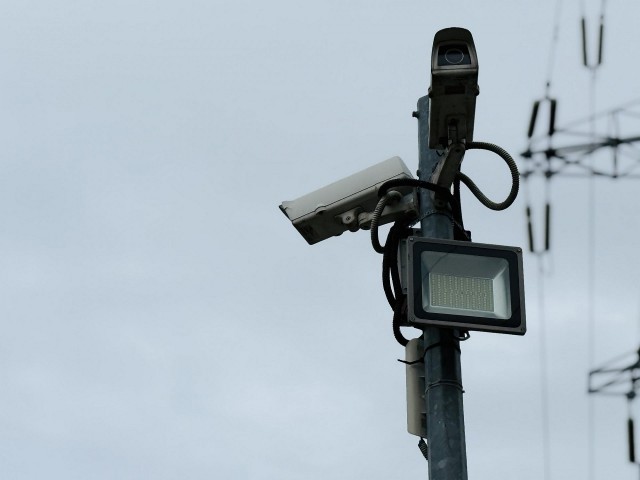 Cảm biến đèn giao thông phát hiện xe trên đường như thế nào?