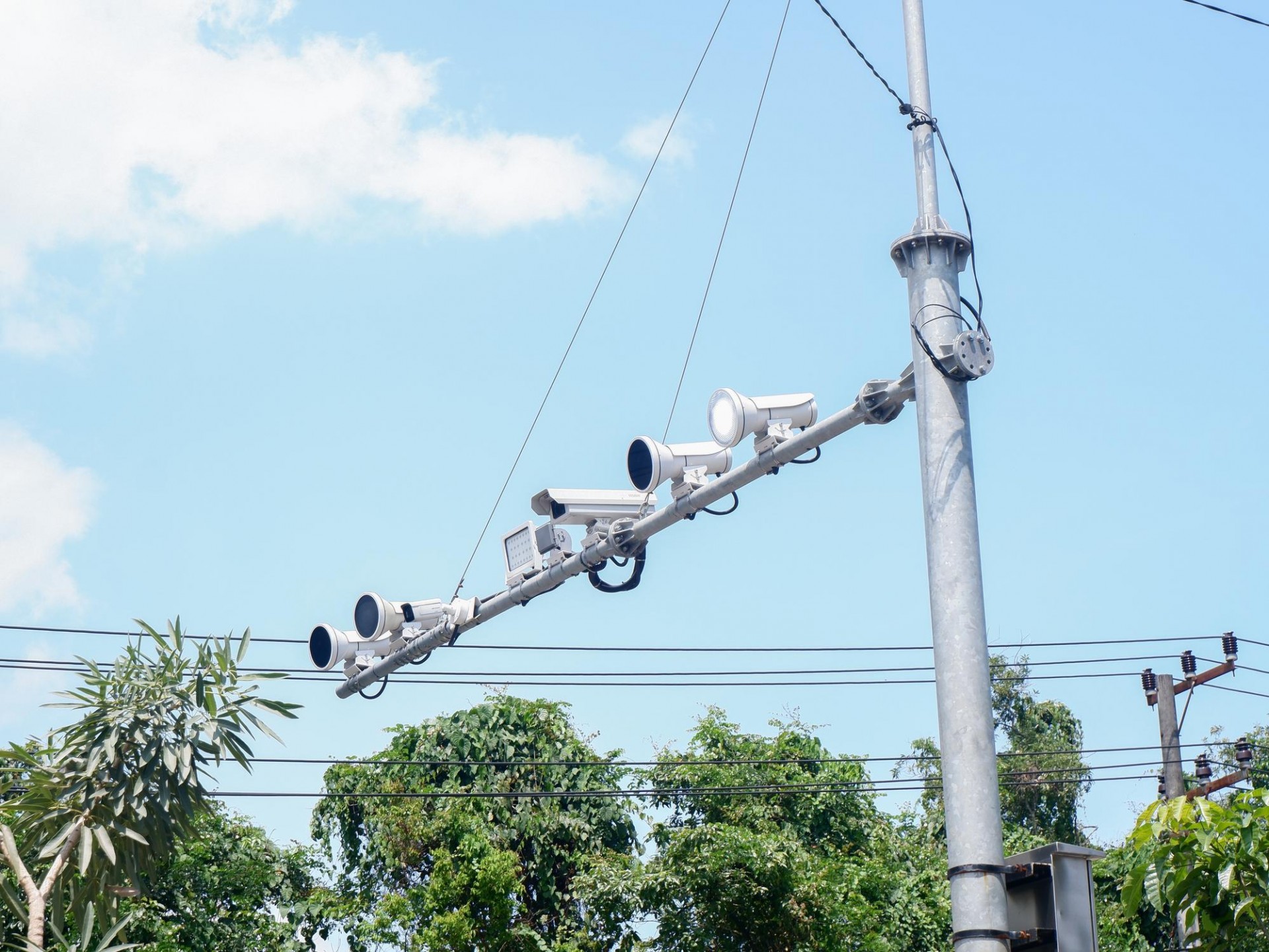 Cảm biến đèn giao thông phát hiện xe trên đường như thế nào? Cảm biến đèn giao thông phát hiện xe trên đường như thế nào?