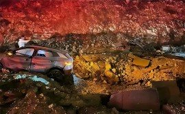 BYD Atto 3 bị tên lửa nổ bên cạnh, vẫn bảo toàn khoang ca-bin và người ngồi trong