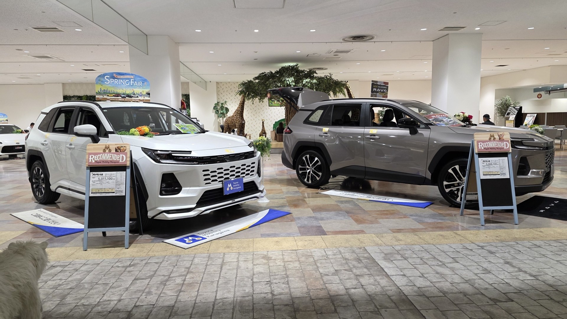 Toyota RAV4 2026 cháy hàng tại Nhật, xe lướt đã đội giá 1 triệu yên