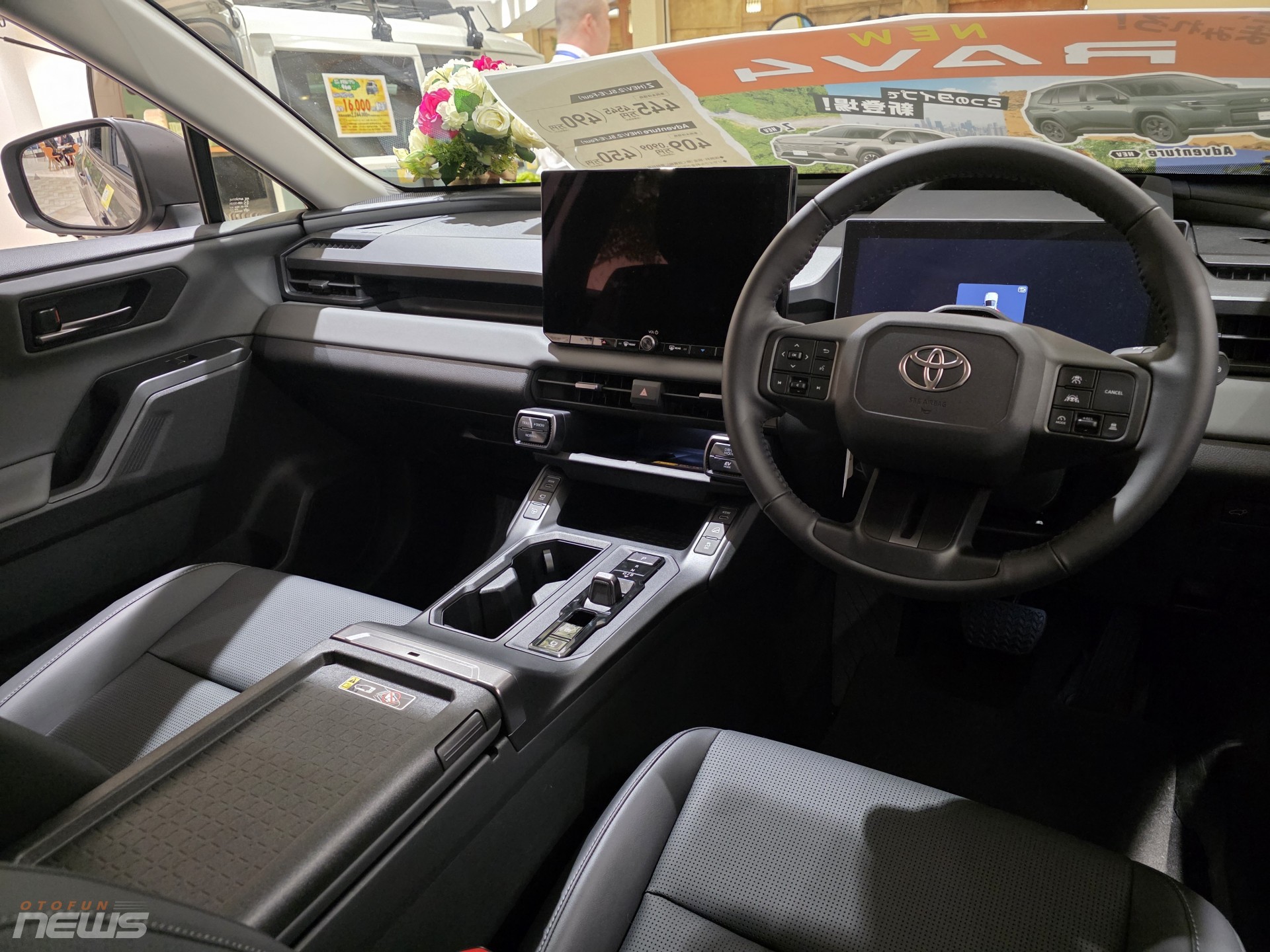 Toyota RAV4 2026 cháy hàng tại Nhật, xe lướt đã đội giá 1 triệu yên