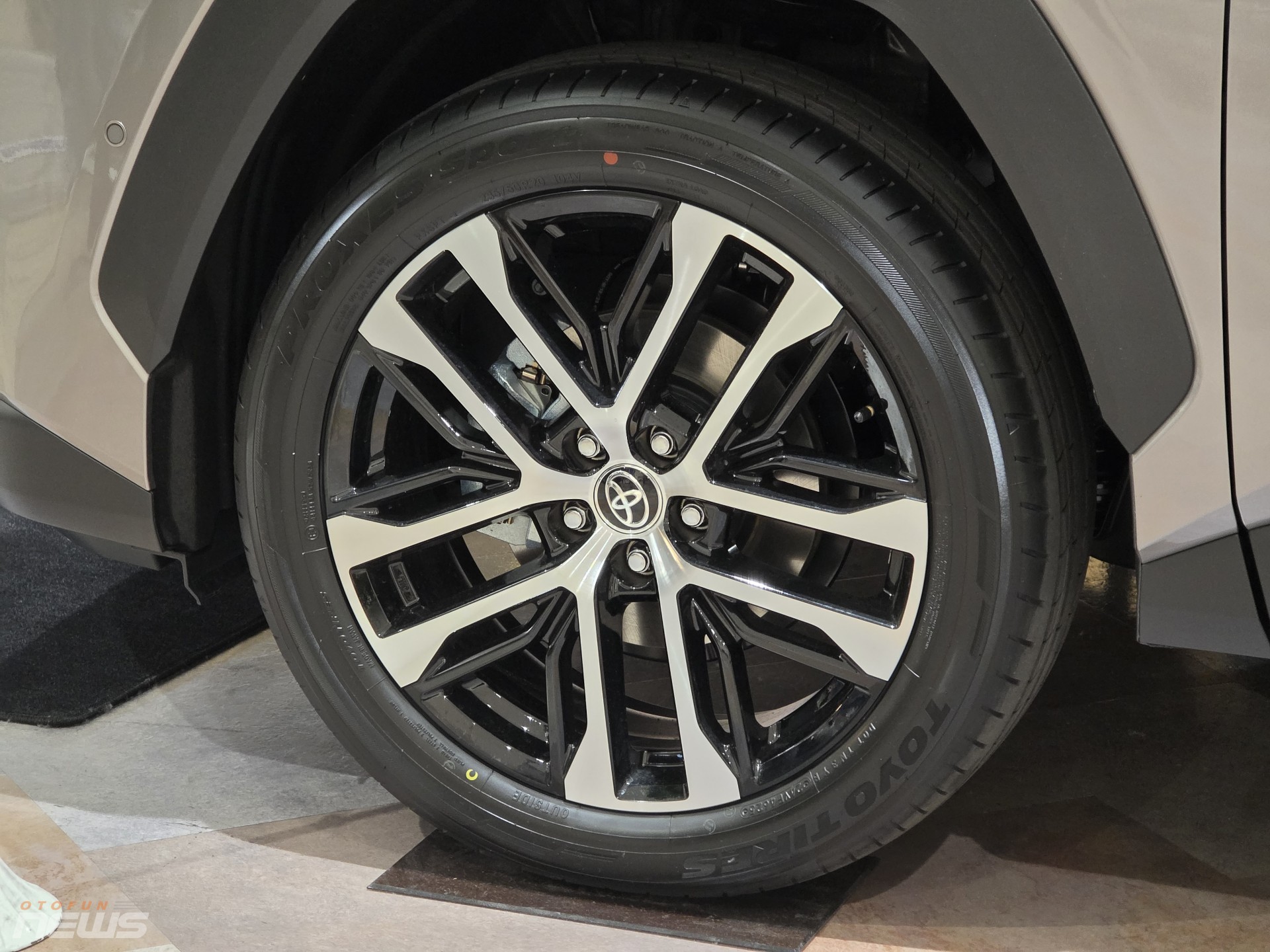 Toyota RAV4 2026 cháy hàng tại Nhật, xe lướt đã đội giá 1 triệu yên