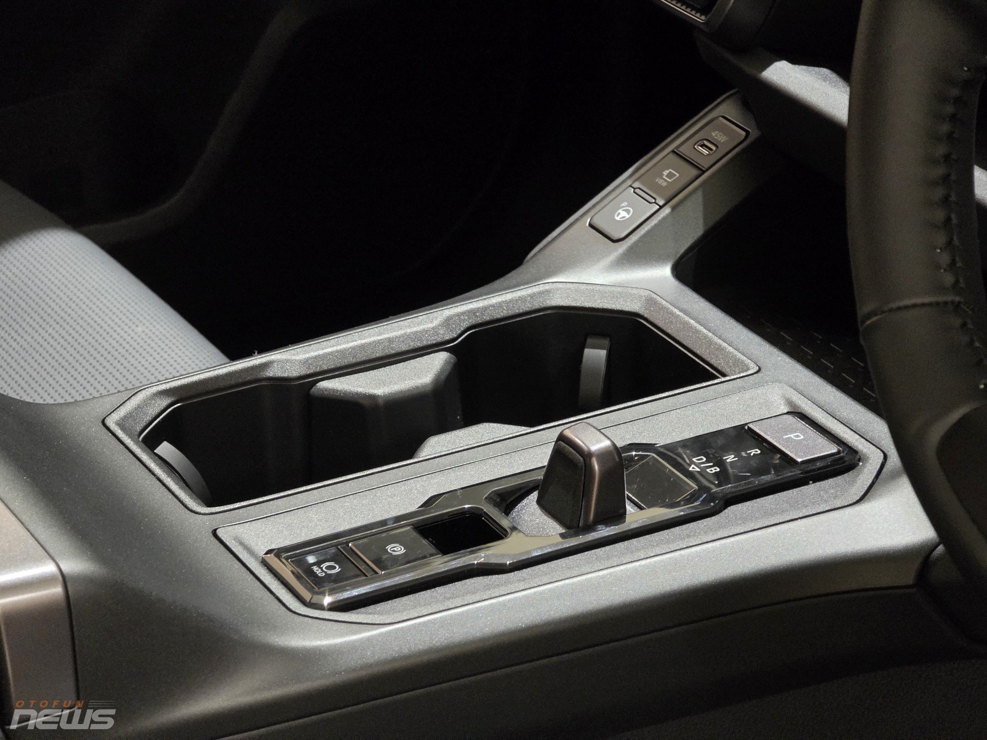 Toyota RAV4 2026 cháy hàng tại Nhật, xe lướt đã đội giá 1 triệu yên