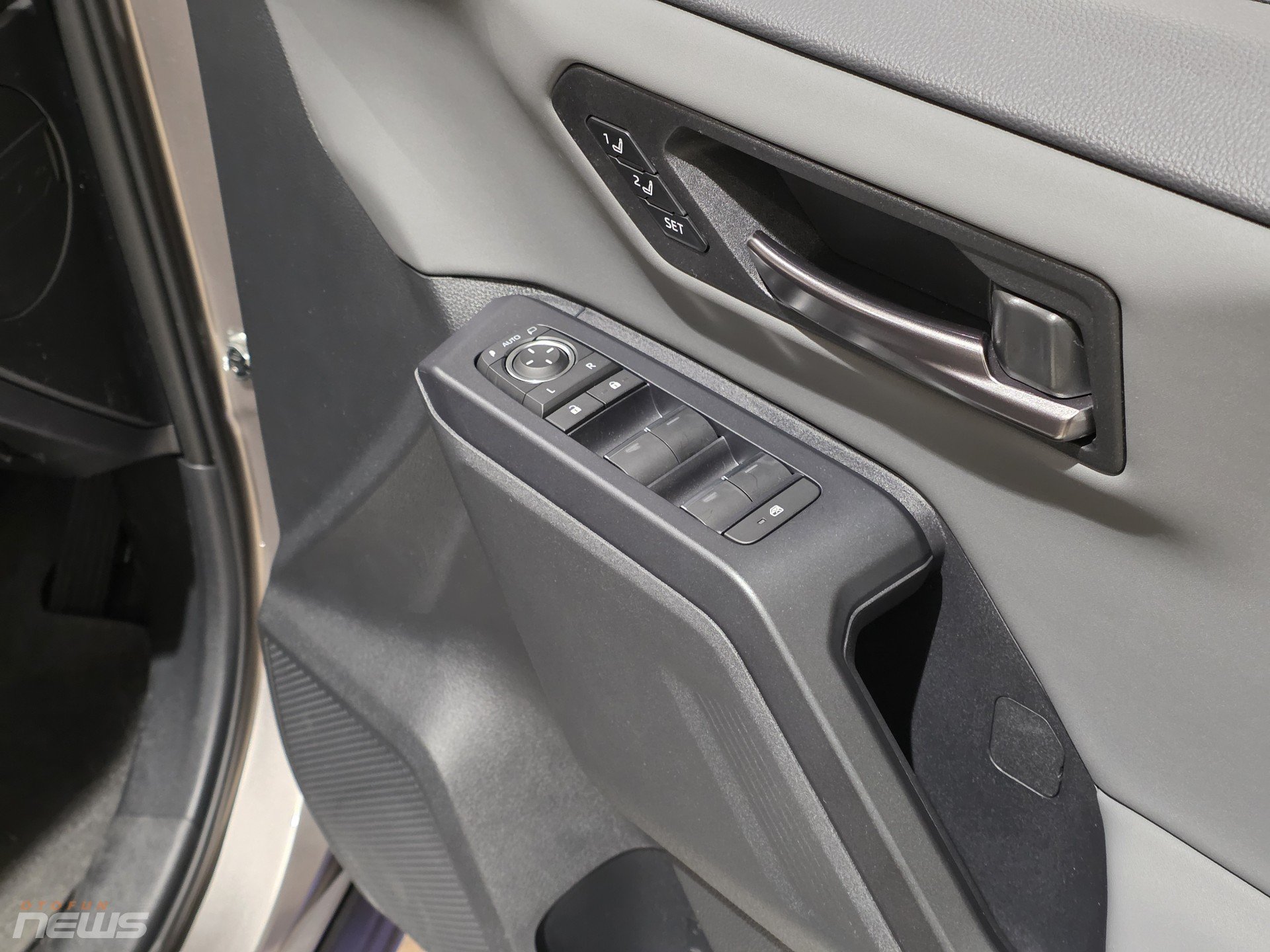 Toyota RAV4 2026 cháy hàng tại Nhật, xe lướt đã đội giá 1 triệu yên