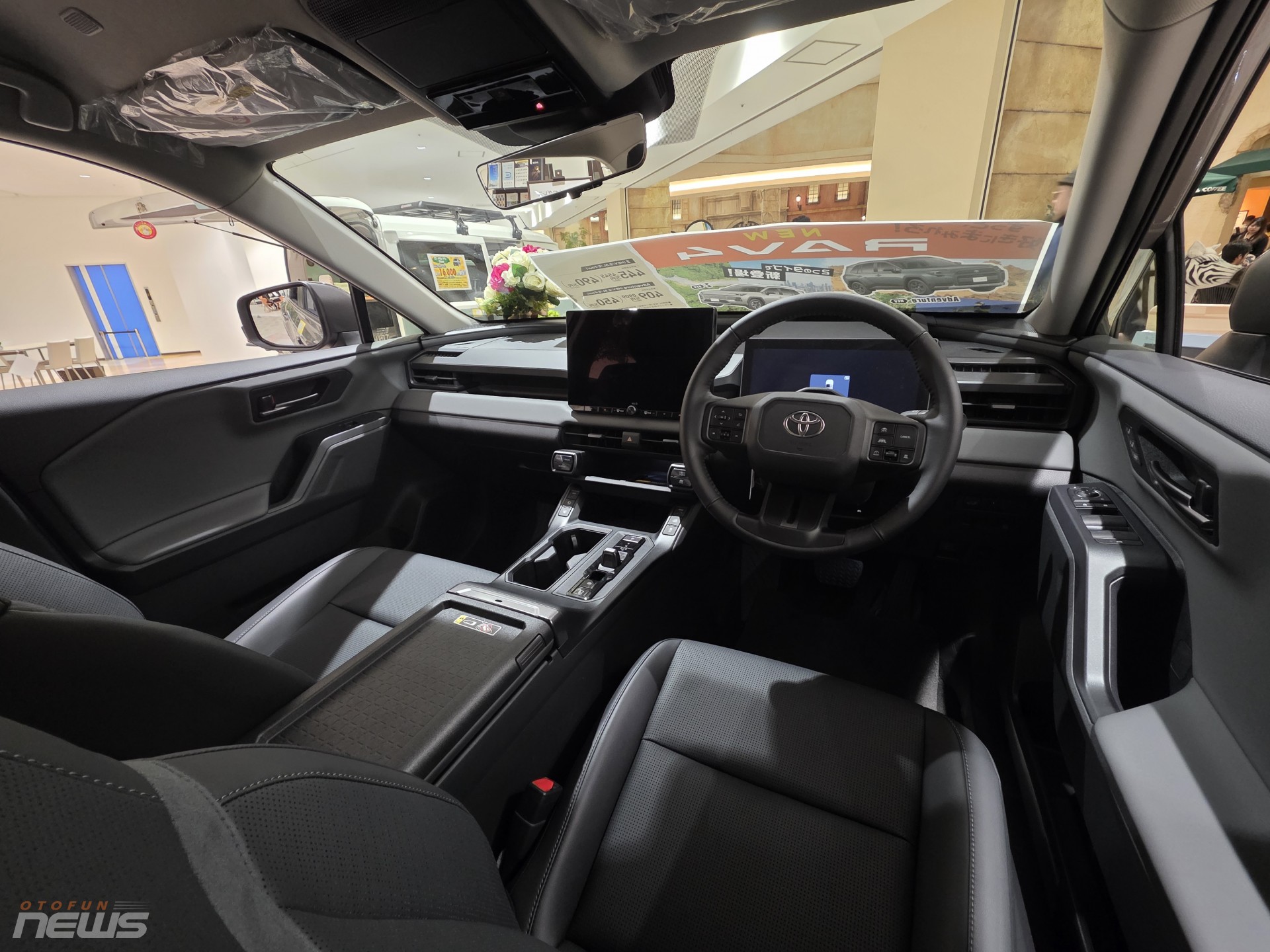 Toyota RAV4 2026 cháy hàng tại Nhật, xe lướt đã đội giá 1 triệu yên