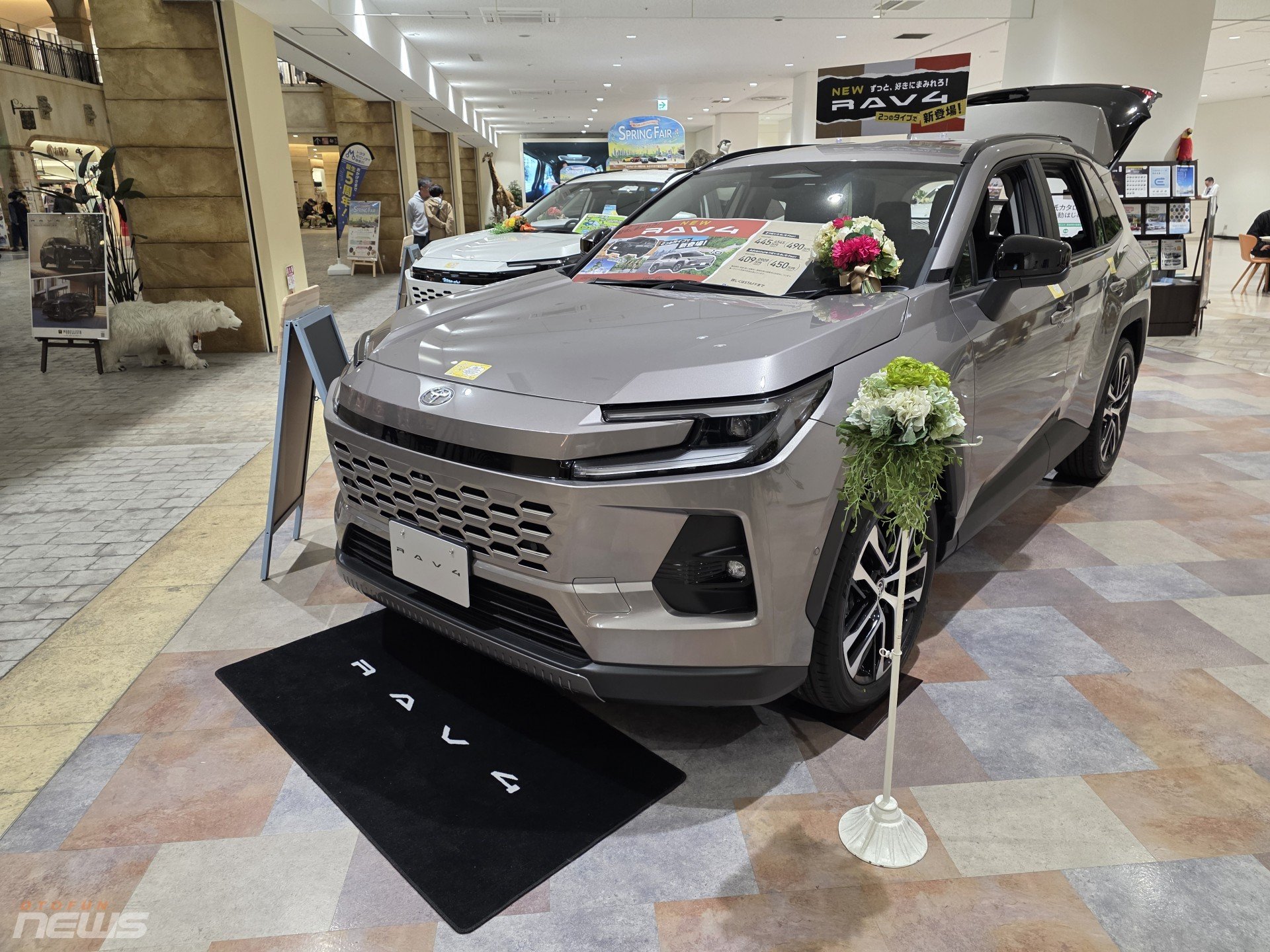 Toyota RAV4 2026 cháy hàng tại Nhật, xe lướt đã đội giá 1 triệu yên