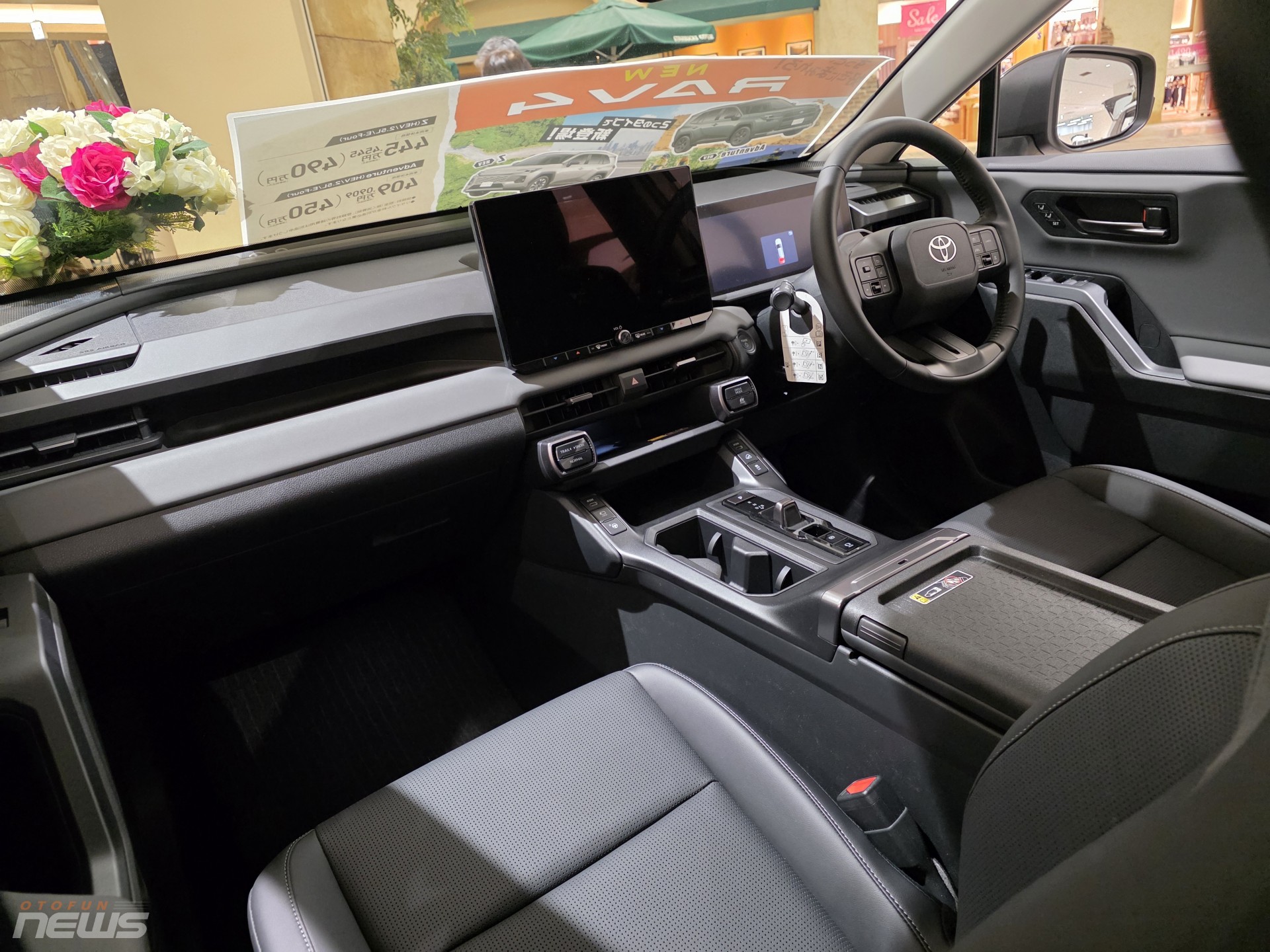 Toyota RAV4 2026 cháy hàng tại Nhật, xe lướt đã đội giá 1 triệu yên