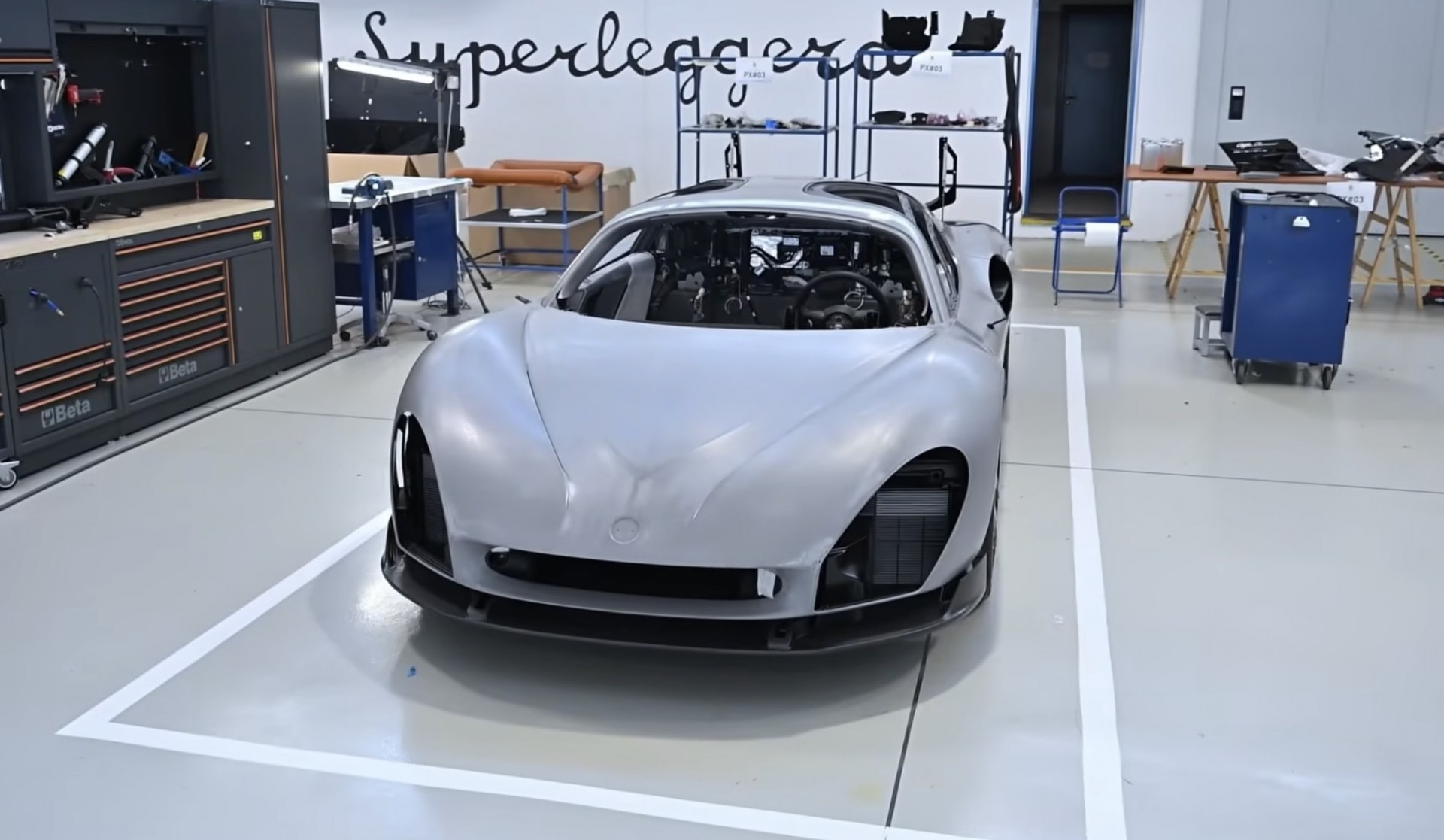 Khám phá bên trong nhà máy lắp ráp Khám phá bên trong nhà máy lắp ráp