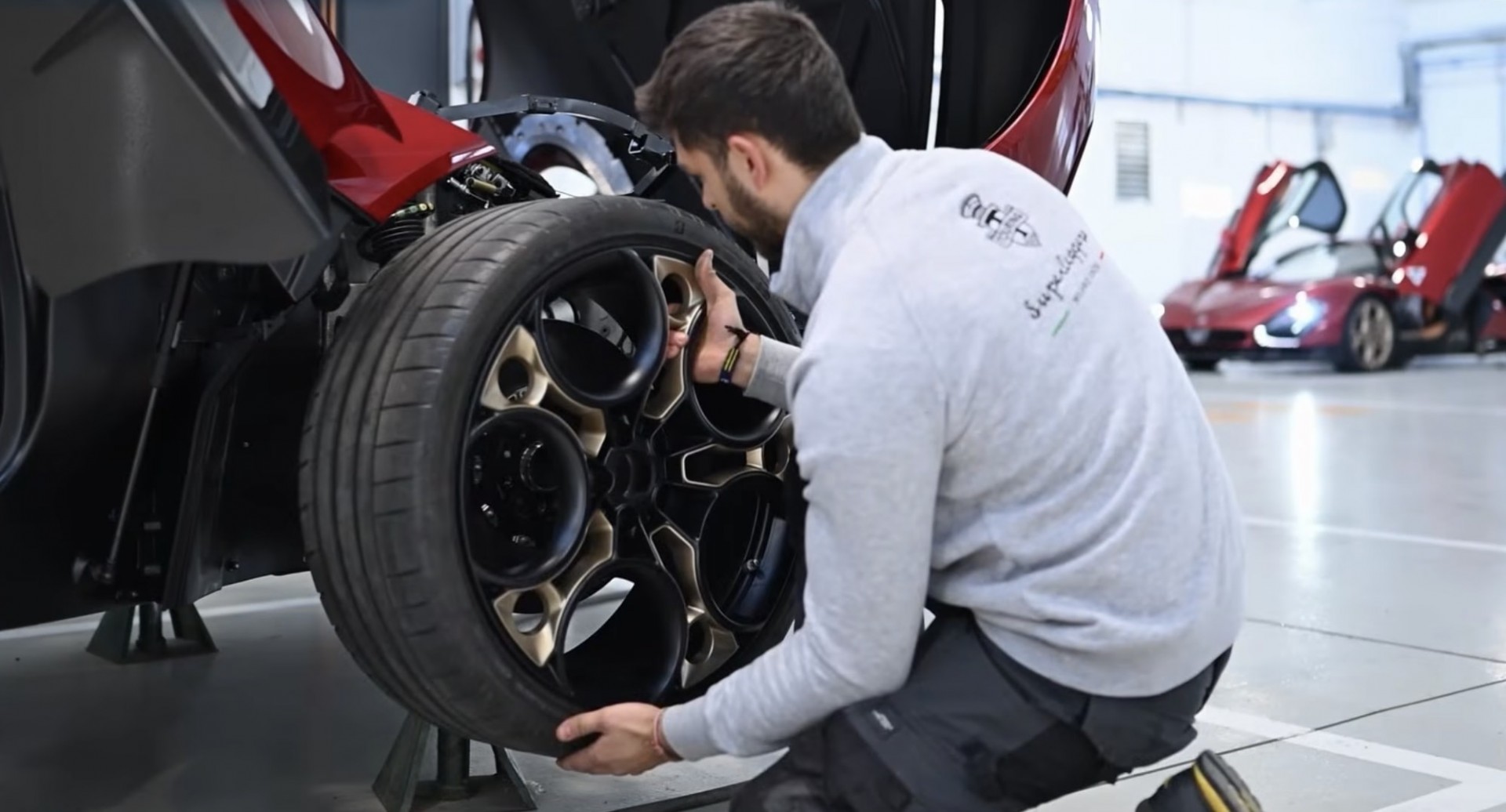 Khám phá bên trong nhà máy lắp ráp Khám phá bên trong nhà máy lắp ráp