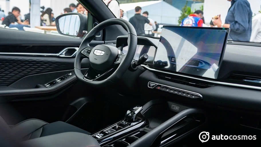 Geely Coolray facelift xuất hiện ở Hà Nội