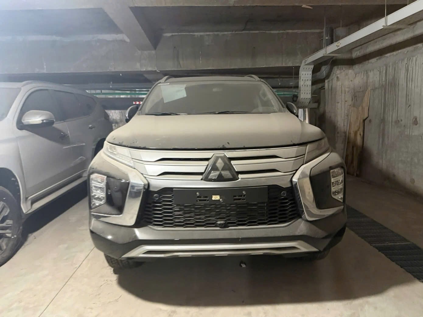 Mitsubishi Pajero Sport 2022 phủ bụi trong hầm 4 năm được rao bán với giá hơn 1,1 tỷ đồng