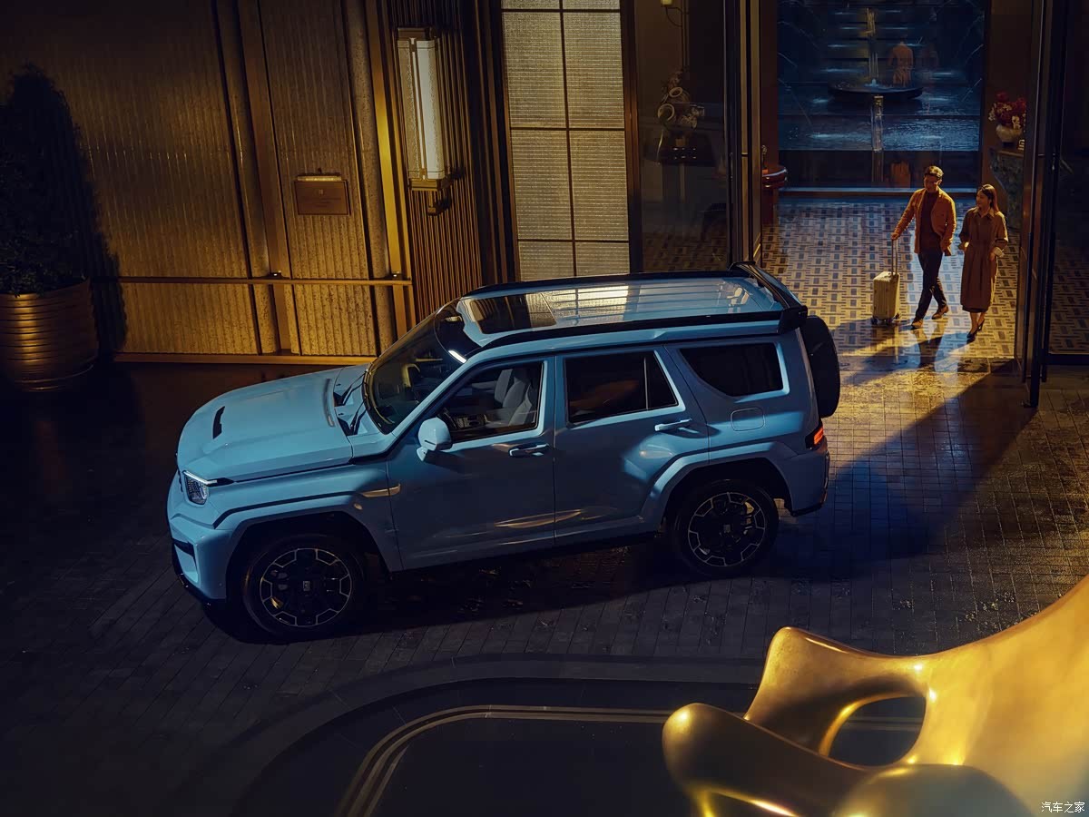 Phía bên của GWM Tank 700 Hi4-Z