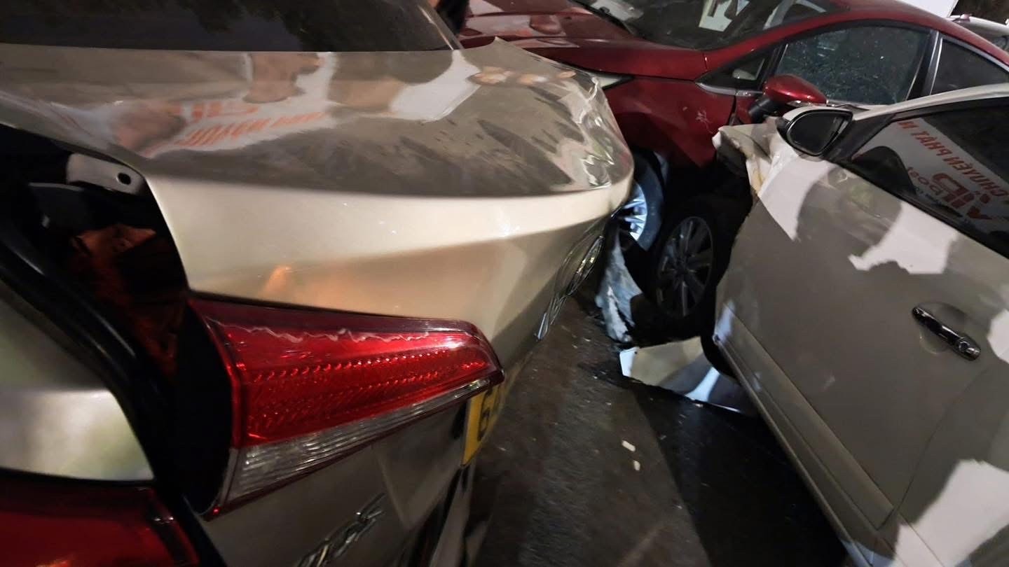 Hà Nội: Ô tô tông liên hoàn trên phố Nguyễn Chánh