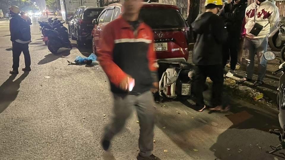 Hà Nội: Ô tô tông liên hoàn trên phố Nguyễn Chánh