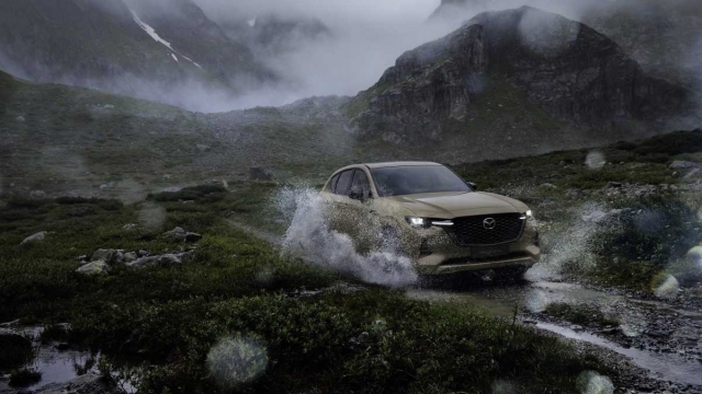 Mazda CX-60 và CX-80 nâng cấp tại Nhật Bản, bổ sung Alexa và màu sơn mới