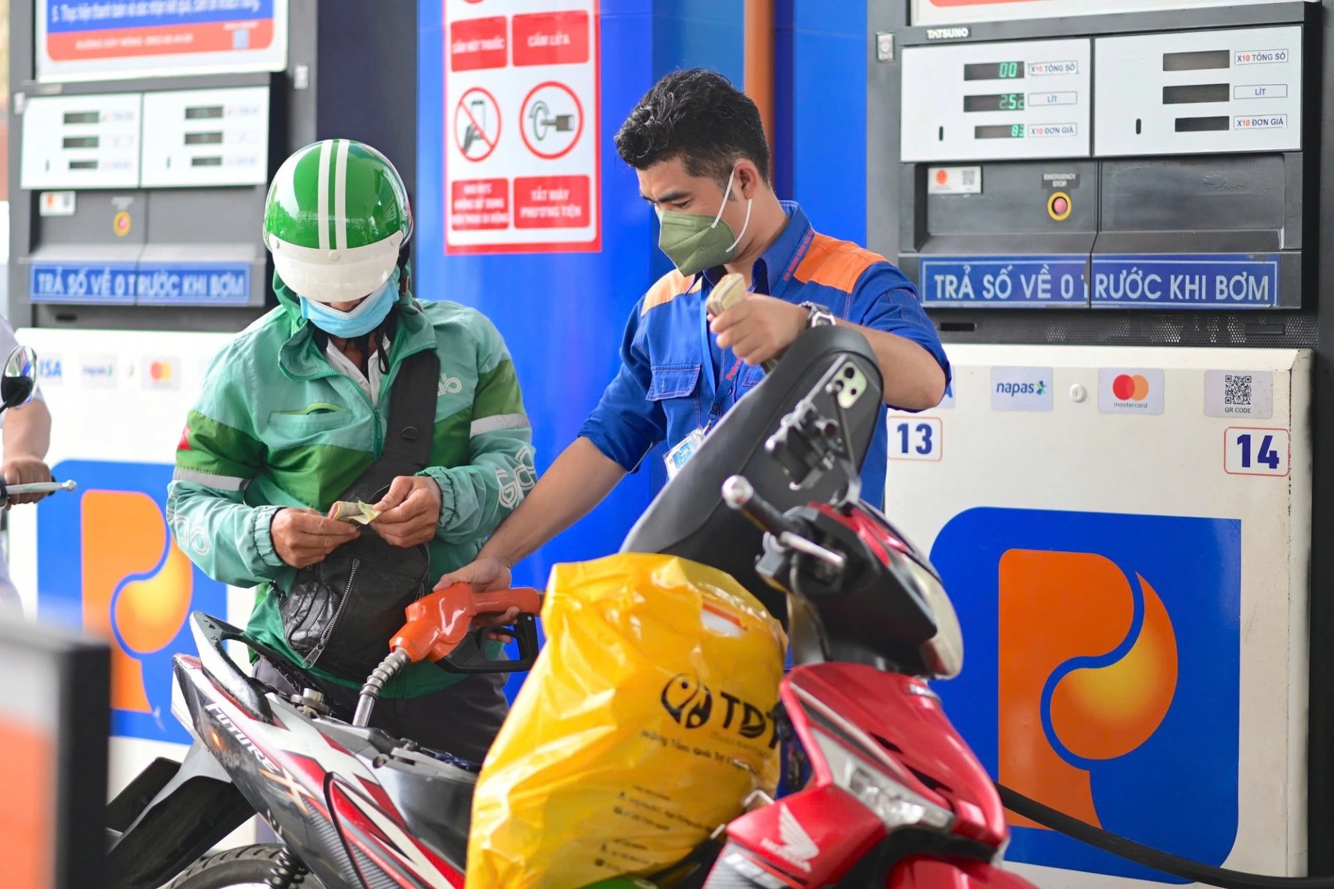 Đề xuất giá xăng dầu tăng 20% trở lên trong 1 tháng sẽ dùng Quỹ Bình ổn giá