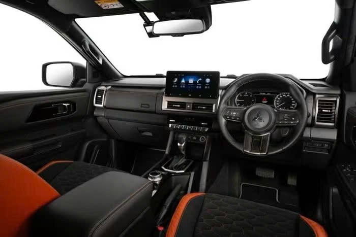 Mitsubishi Triton Championship Edition trình làng kỷ niệm chiến thắng AXCR