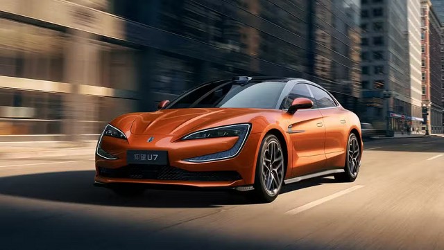 BYD Yangwang U7 - sedan điện hạng sang ra mắt với cả cấu hình PHEV và thuần điện
