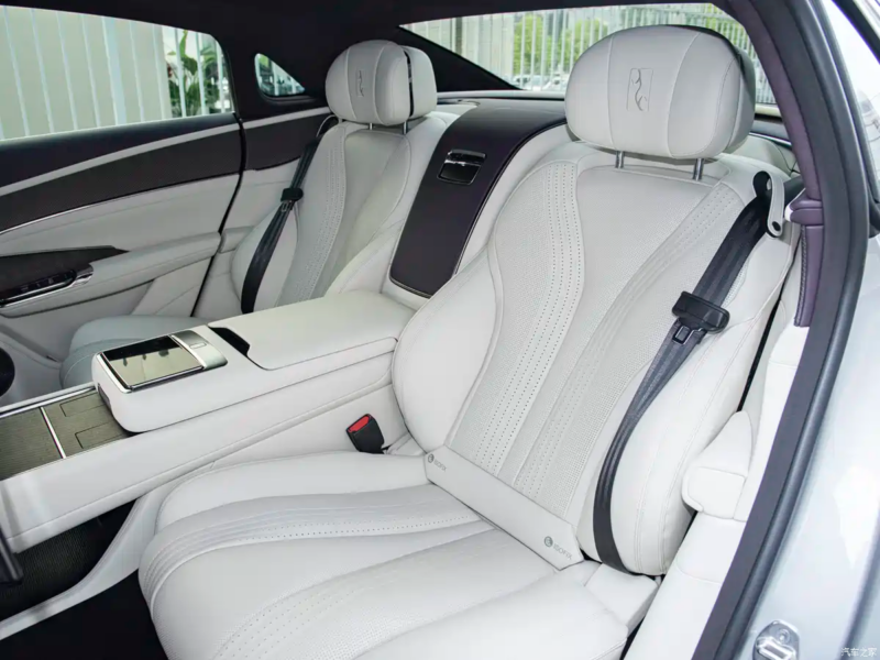 Hàng ghế sau phiên bản 4 chỗ của BYD Yangwang U7