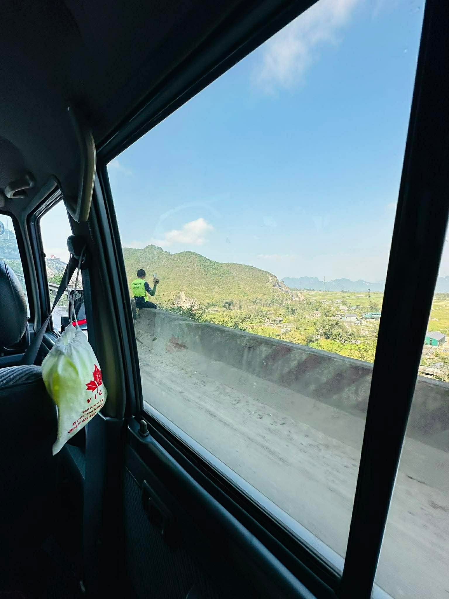 Land Cruiser RJ77 36 năm tuổi giá 1 tỷ gây sốt, minh chứng cho sự bền bỉ, giữ giá của Toyota