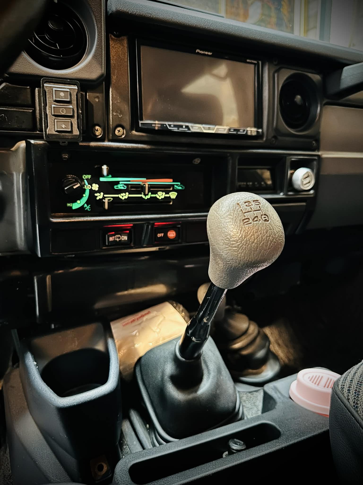 Land Cruiser RJ77 36 năm tuổi giá 1 tỷ gây sốt, minh chứng cho sự bền bỉ, giữ giá của Toyota