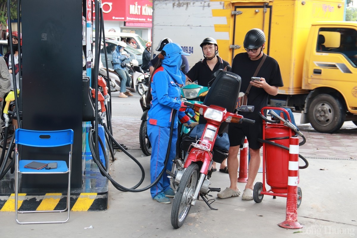 Giá xăng dầu ngày hôm nay 10/3/2026: Dầu thô lao dốc, trong nước ổn định