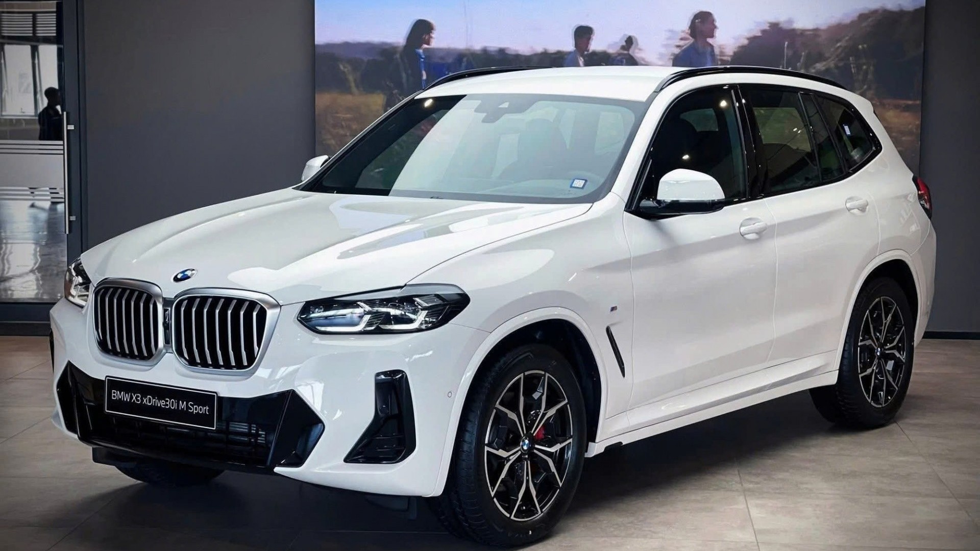 BMW X3 giảm giá 400 triệu đồng tại đại lý