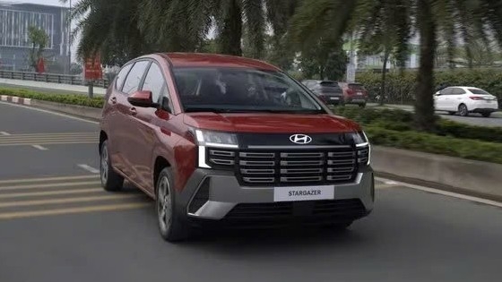 Hyundai Stargazer sắp ra mắt lộ ảnh lăn bánh thực tế trên đường