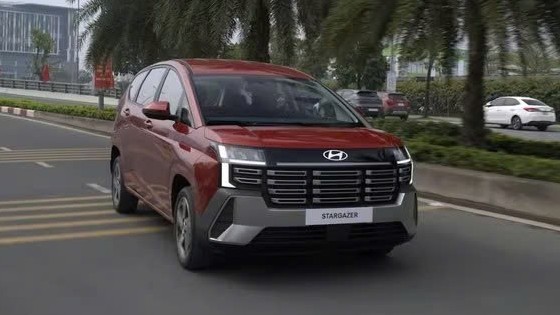 Hyundai Stargazer sắp ra mắt lộ ảnh lăn bánh thực tế trên đường