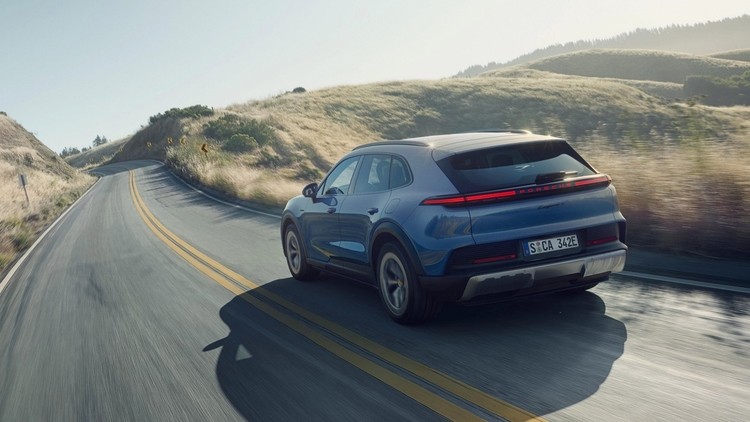 SUV điện Porsche Cayenne S Electric có gì: 657 mã lực, sạc siêu nhanh 16 phút