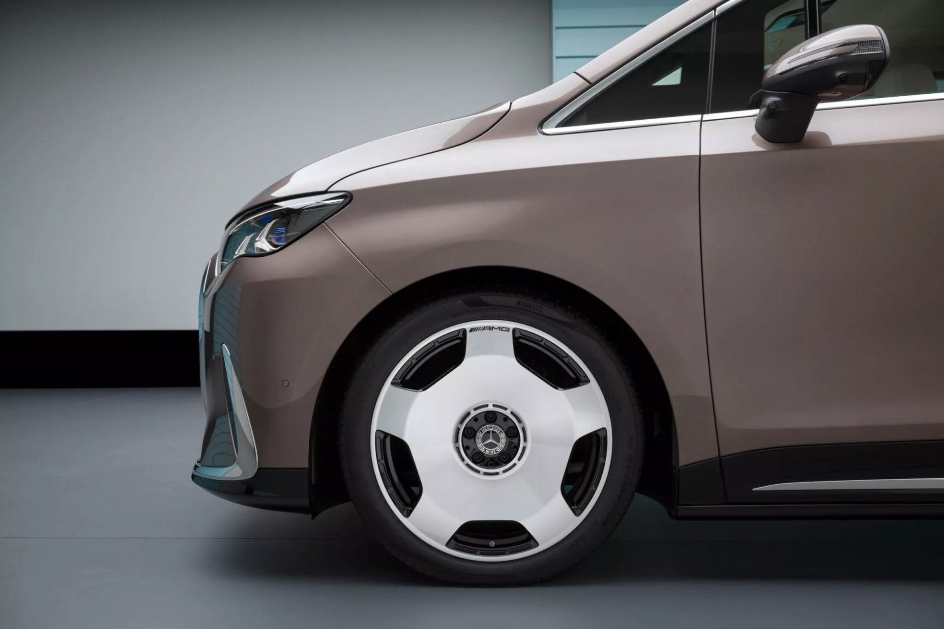 Cận cảnh Mercedes-Benz VLE, Minivan điện tầm hoạt động 700 km