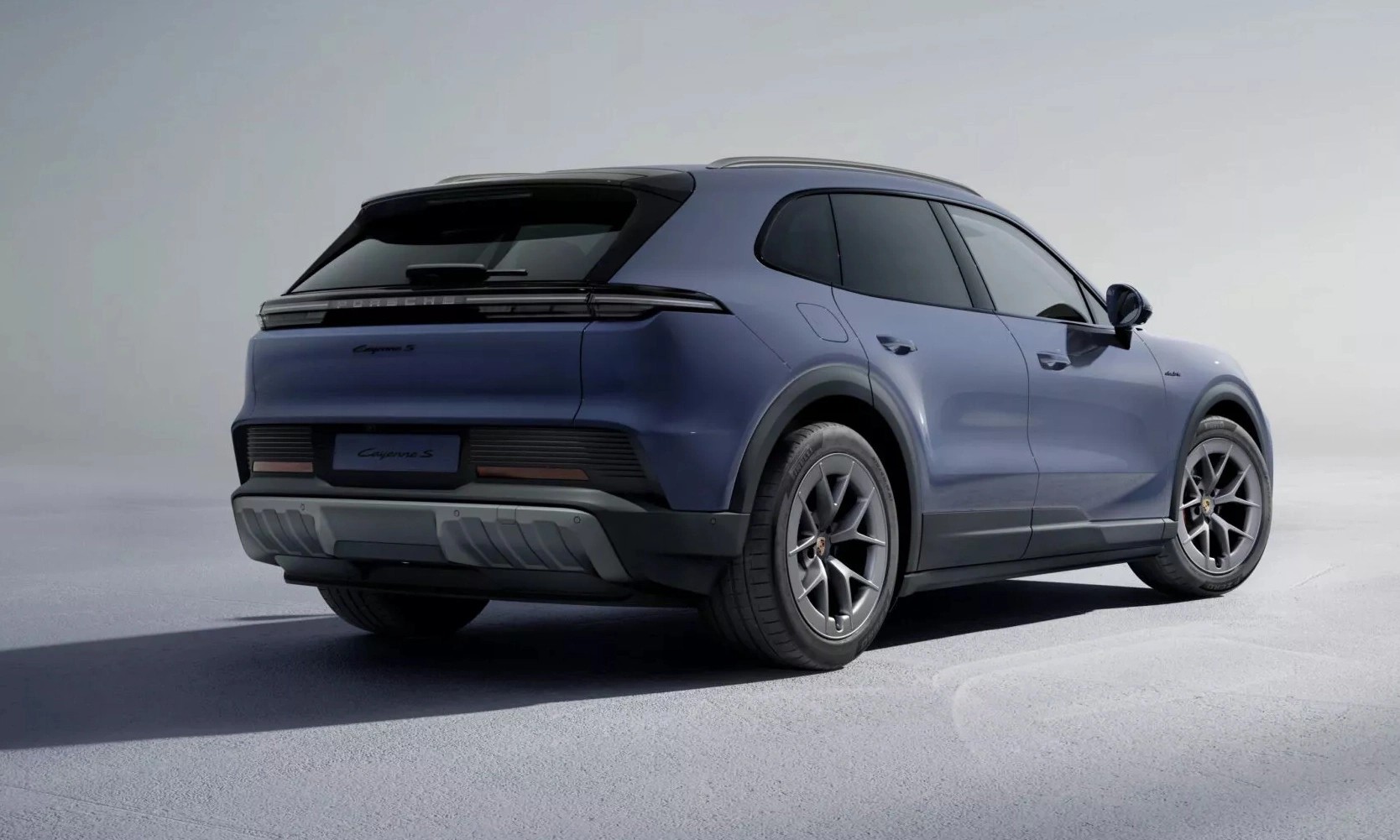 SUV điện Porsche Cayenne S Electric có gì: 657 mã lực, sạc siêu nhanh 16 phút