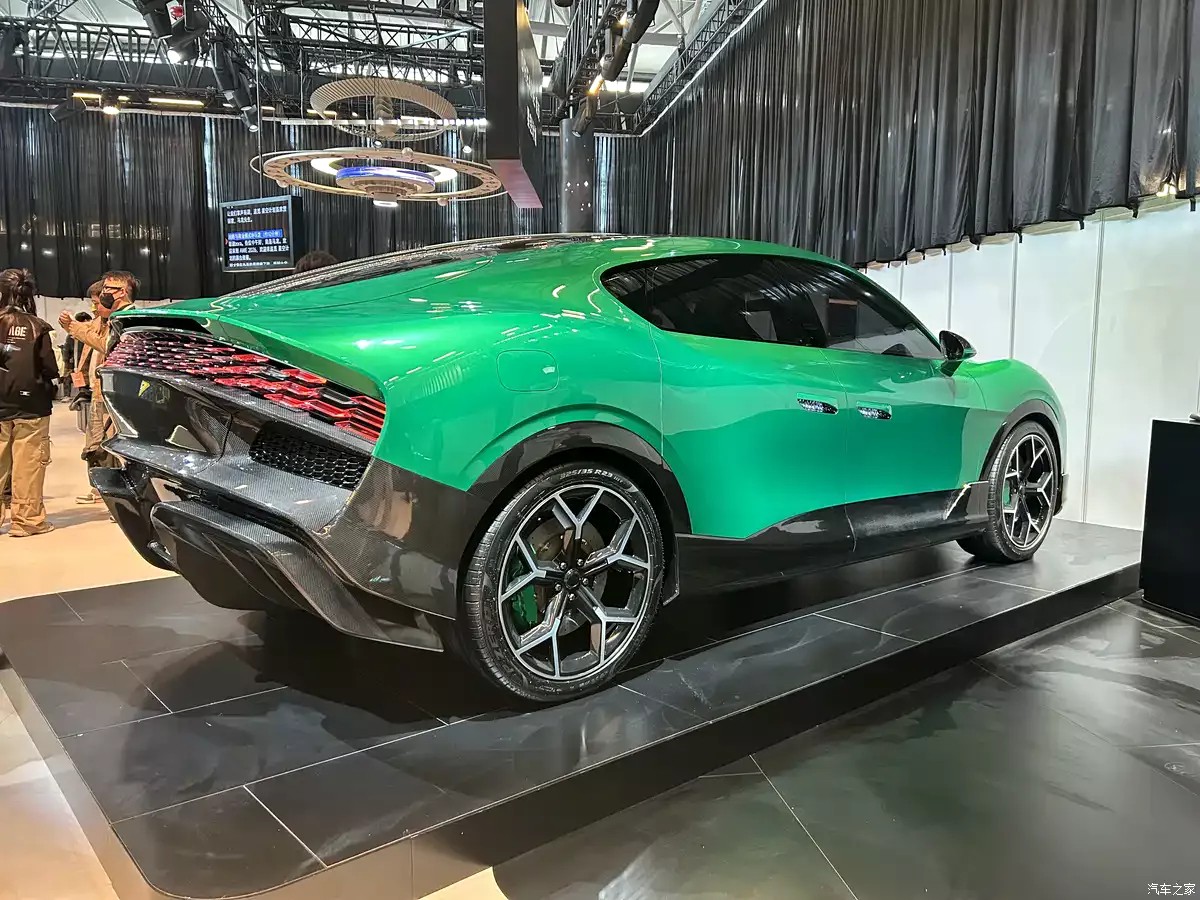 Phía bên của Dreame Nebula Next 01X