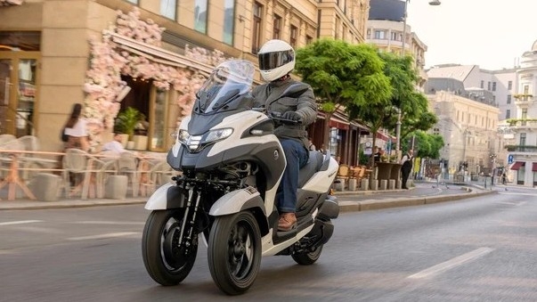 Yamaha Tricity 300 2026 ra mắt, lần đầu có túi khí cho người lái