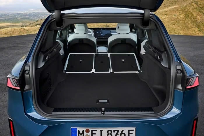 SUV điện của BMW như thế nào mà gây sốt?